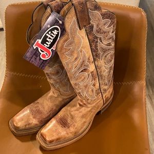 Women’s tall Justin boots brand cowboy boots, unworn tags on